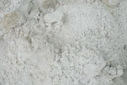 如何用生石灰來(lái)改良土壤環(huán)境(生石灰怎么改善土壤)